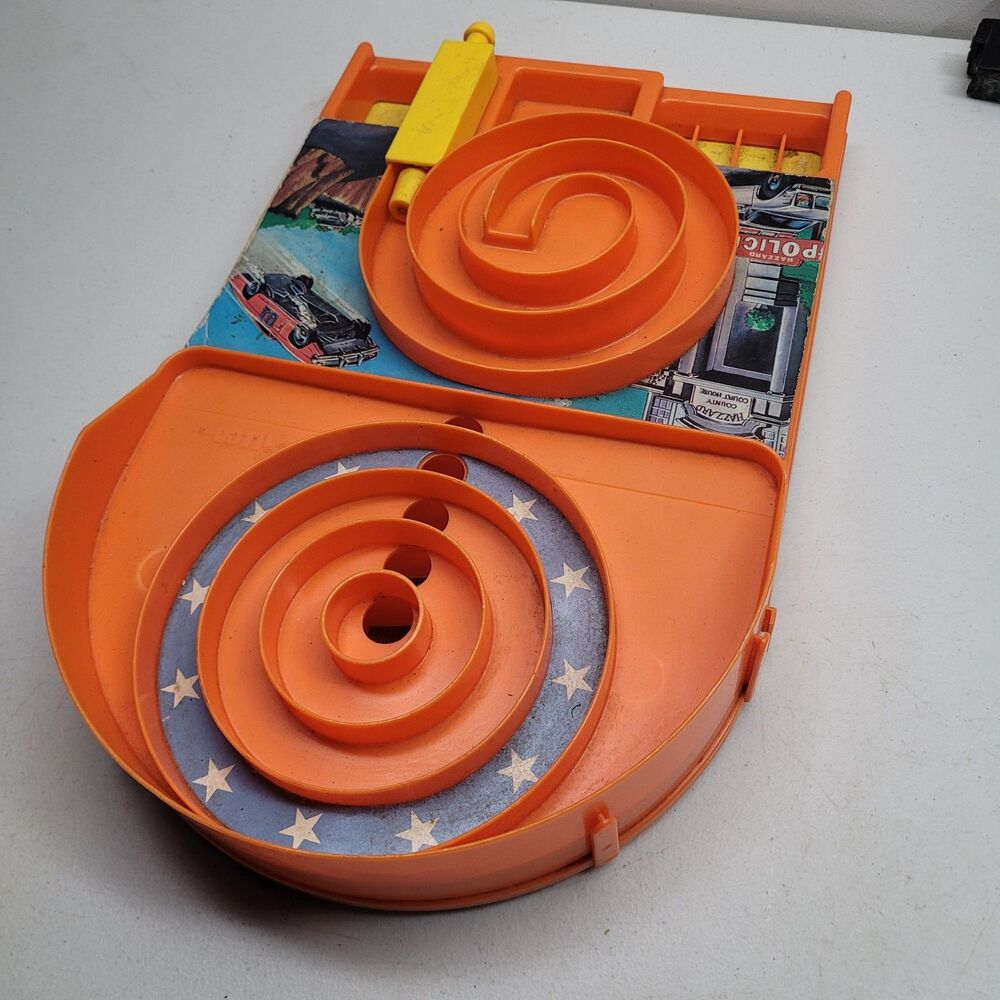 Vintage 1982 Illco The Dukes of Hazzard 'Super Action' Spiral Pinball Game - Picture 2 of 3